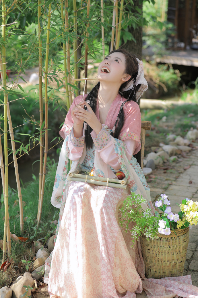 药屋少女的呢喃 封面